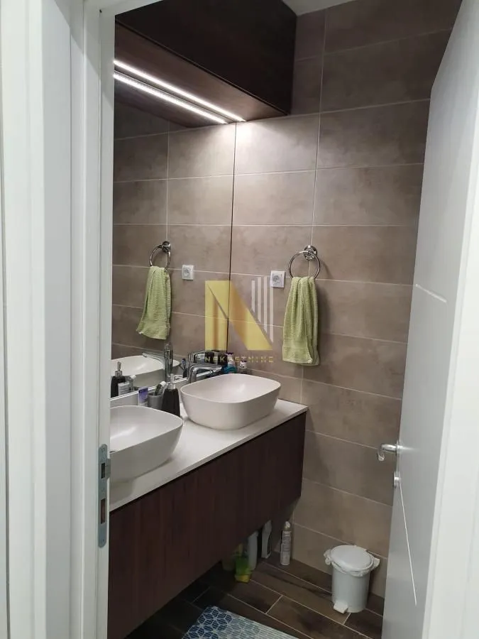 Prodaja, četvorosoban stan, 150m², Banatić, Novi Sad Sve Podlokacije