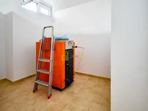 Izdavanje, kuća, 185m², Tološi, Podgorica - image 28