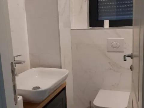 Izdavanje, dvosoban stan, 64m², Blok 9, Podgorica - image 16