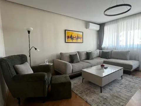 Izdavanje, trosoban stan, 102m², Preko Morače, Podgorica - image 1