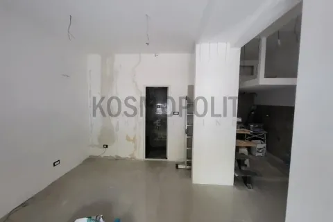 Nekretnina u izgradnji sa grubim radovima i neuređenim zidovima. - image 6