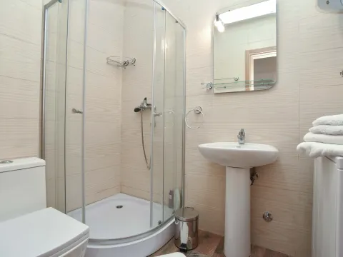 Rent, two bedroom apartment, 42m², Golubovina, Budva - image 6