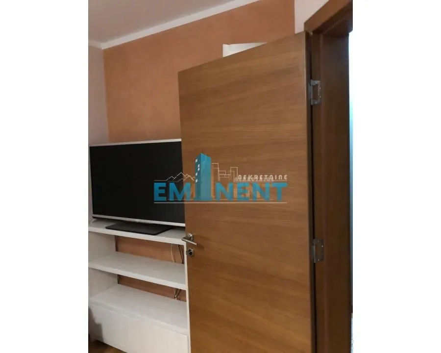 Izdavanje, trosoban stan, 85m², Lipov Lad, Zvezdara Sve Podlokacije