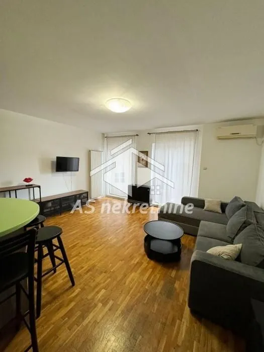 Izdavanje, dvosoban stan, 73m², Južni Bulevar, Vračar Sve Podlokacije