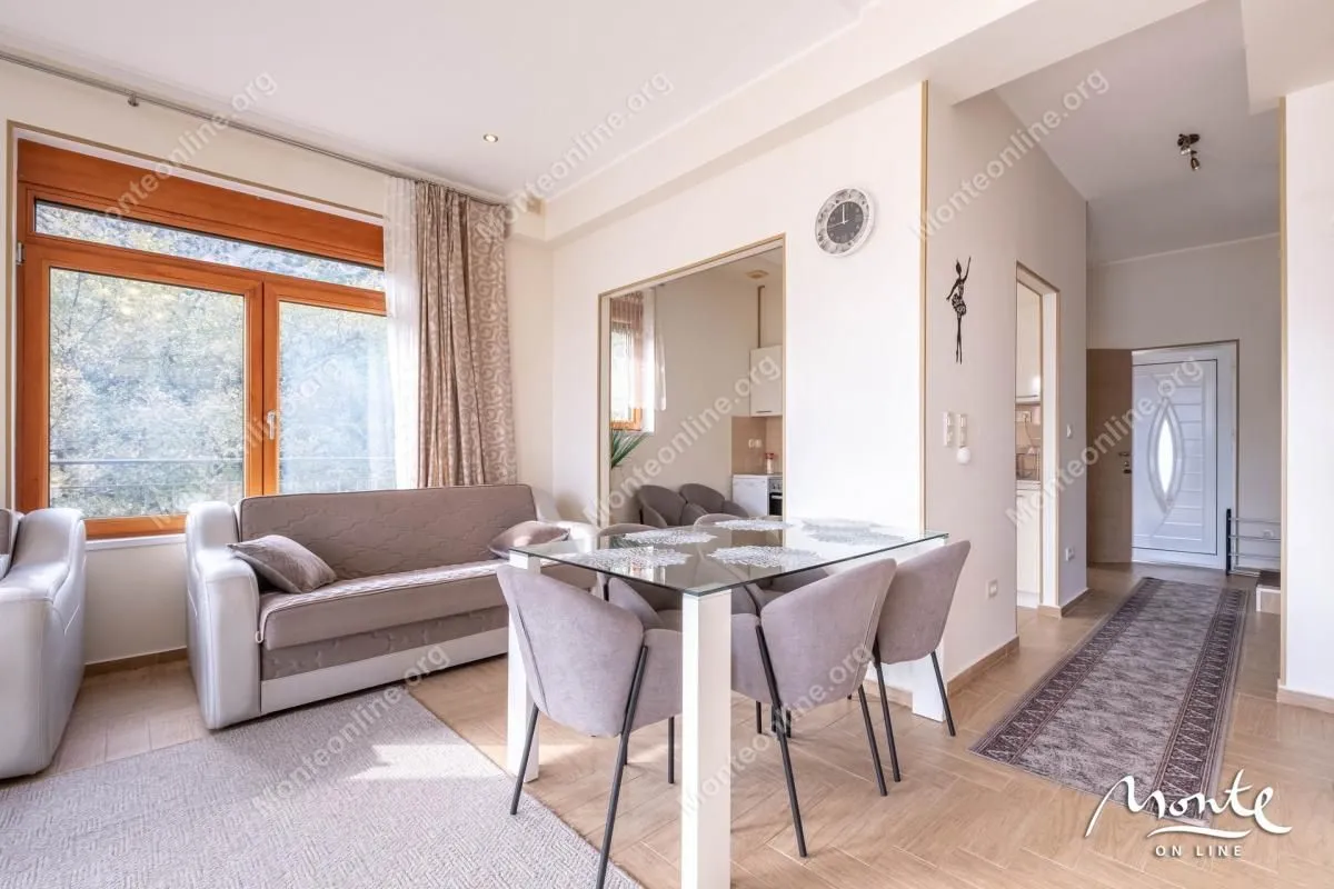 Prodaja, dvosoban stan, 104m², Orahovac, Kotor