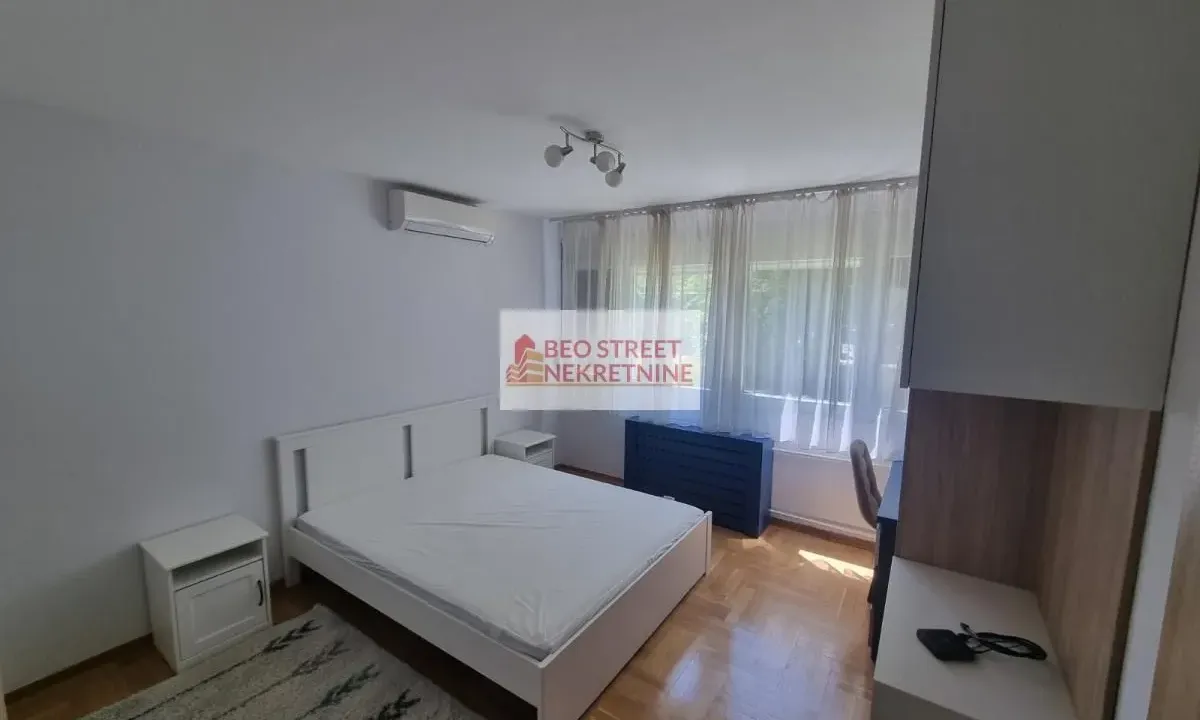 Izdavanje, trosoban stan, 58m², Novi Beograd Blok 11, Novi Beograd Sve Podlokacije