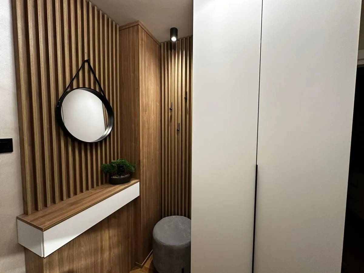Izdavanje, dvosoban stan, 78m², Dom zdravlja, Niš