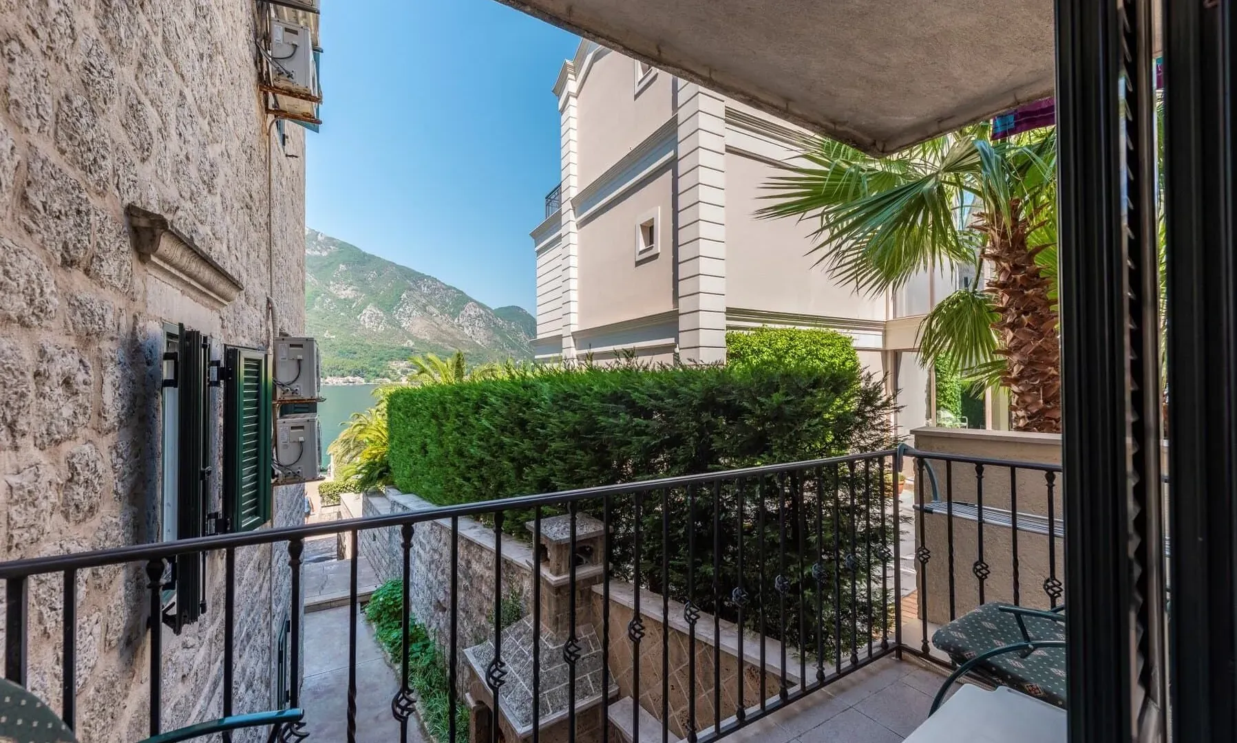 Sale, house, 400m², Dobrota, Kotor