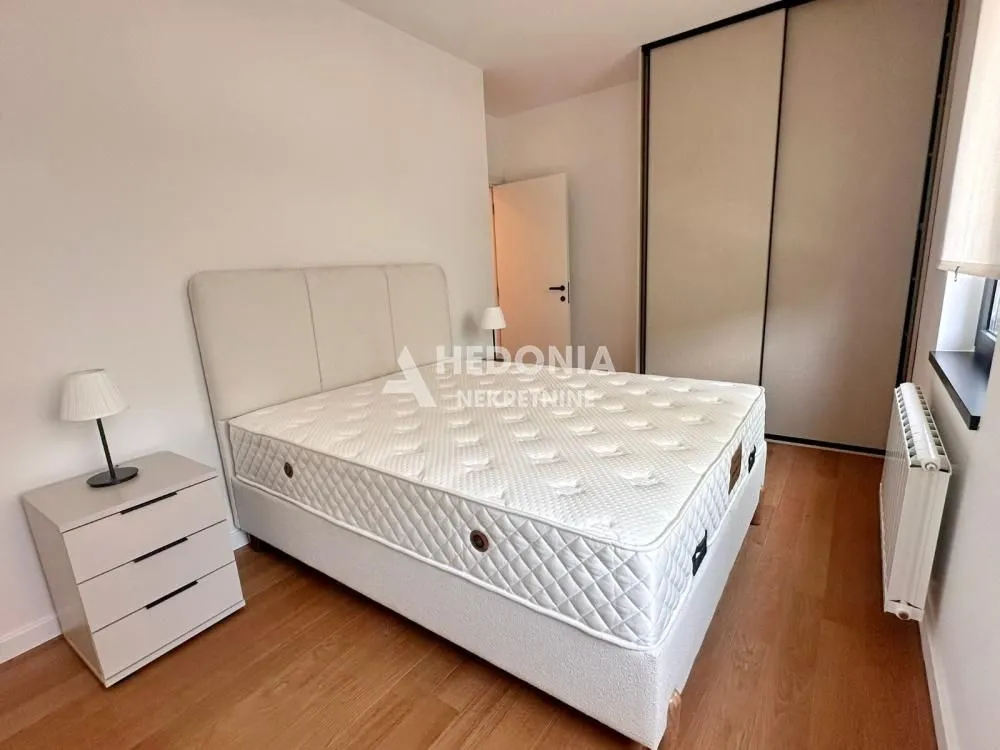 Izdavanje, trosoban stan, 65m², Vračar Sve Podlokacije, Beograd