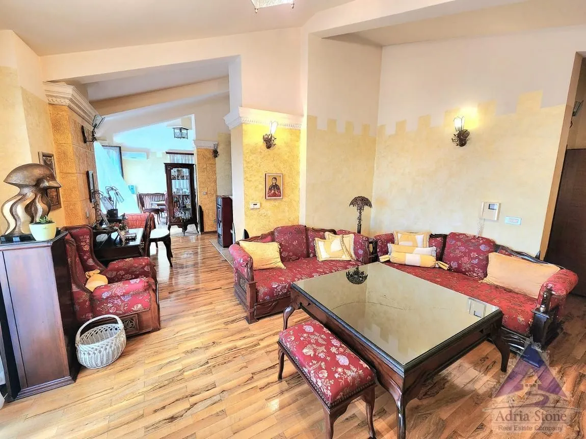 Prodaja, trosoban stan, 179m², Rozino, Budva