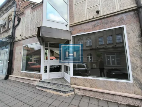 Izdavanje, poslovni prostor, 130m², Centar, Ćuprija - image 6