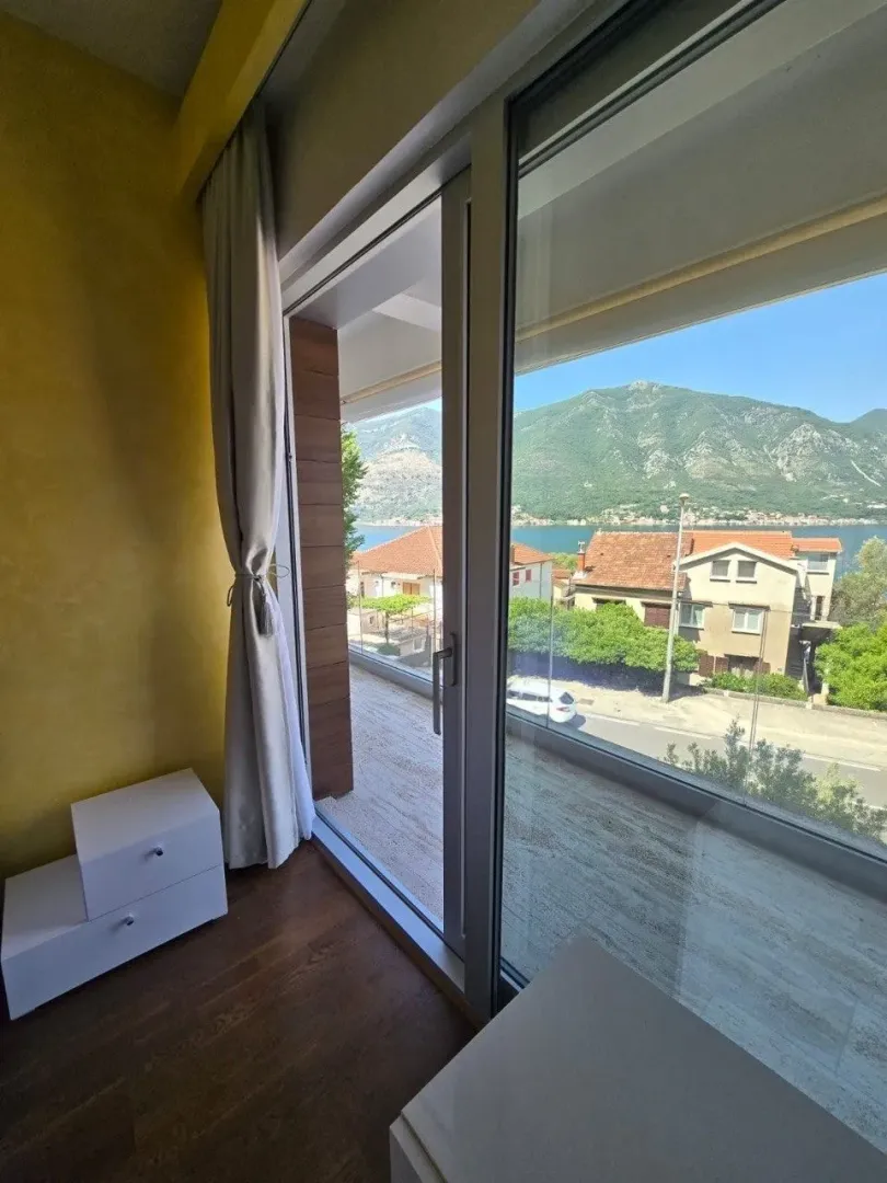 Rent, three bedroom apartment, 120m², Dobrota, Kotor