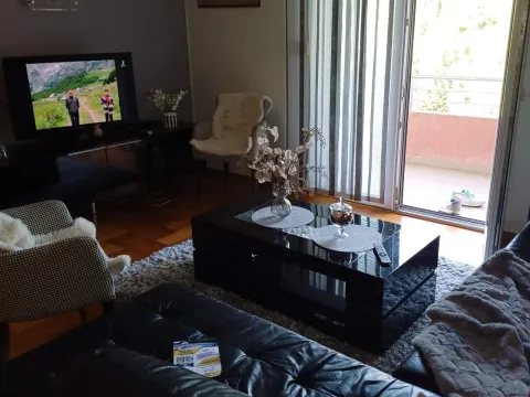 Rent, two bedroom apartment, 80m², Bonići, Tivat - image 6