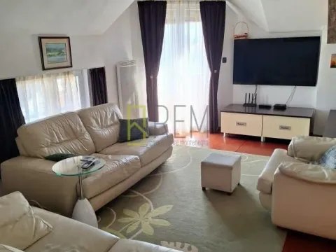 Prodaja, trosoban stan, 87m², Stari Aerodrom, Podgorica - image 3