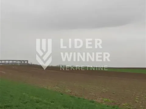 Zemljište in Surčin