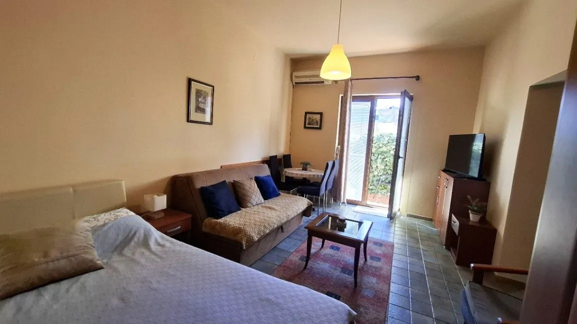 Rent, studio apartment, 35m², Ilino, Bar