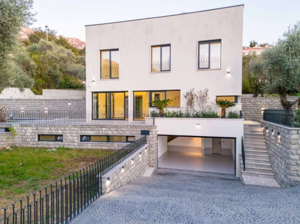Prodaja, kuća, 240m², Kamenovo, Budva