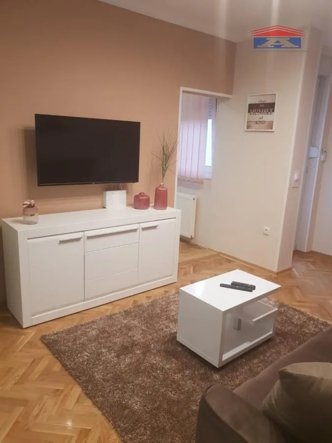 Izdavanje, jednosoban stan, 42m², Novi Sad, Srbija