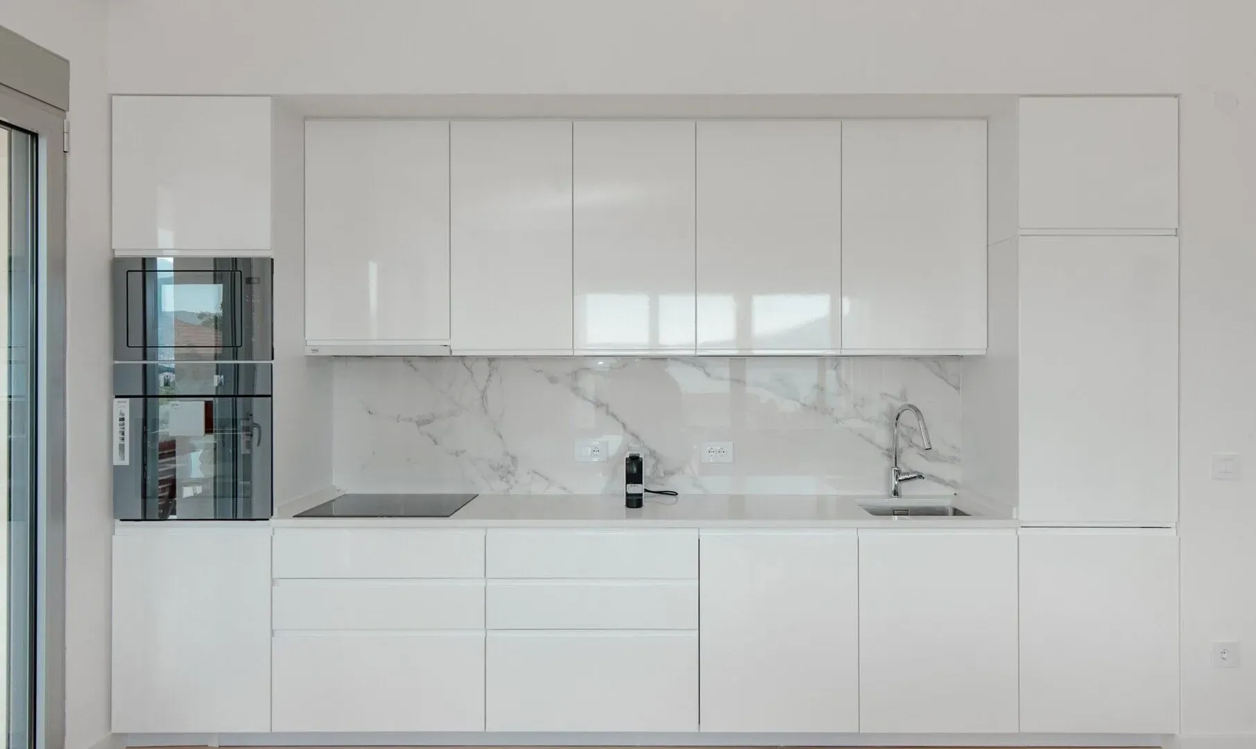 Izdavanje, četvorosoban stan, 273m², Marići, Tivat