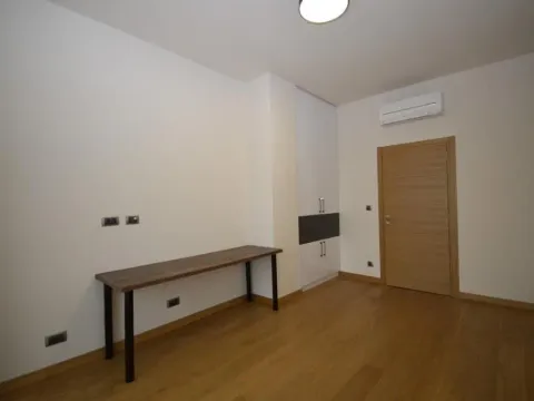 Izdavanje, trosoban stan, 120m², Kod Capital Plaze, Podgorica - image 9