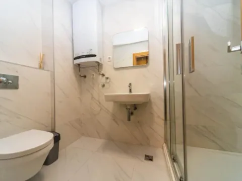 Izdavanje, jednosoban stan, 44m², New City, Podgorica - image 9