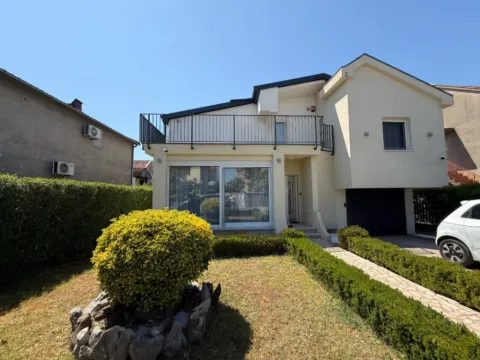 Prodaja, kuća, 145m², Stari Aerodrom, Podgorica