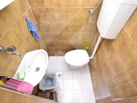 Izdavanje, poslovni prostor, 19m², Blok 5, Podgorica - image 8