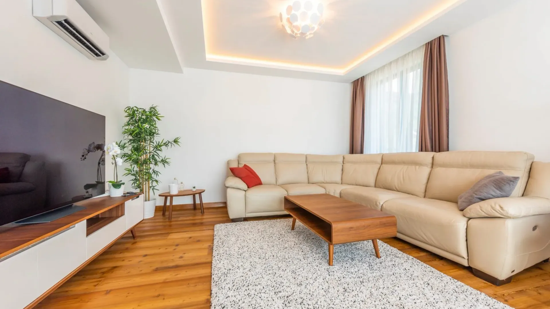 Sale, five bedroom apartment, 300m², Bečići, Budva