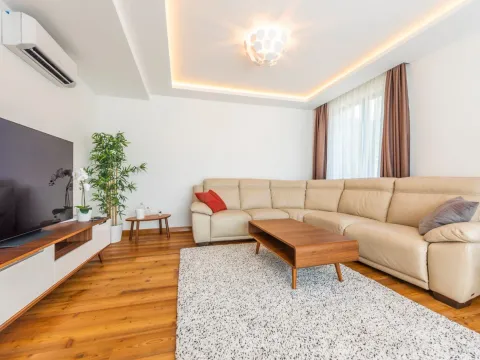 Sale, five bedroom apartment, 300m², Bečići, Budva - image 11