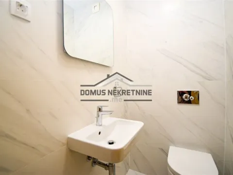 Rent, two bedroom apartment, 75m², City Kvart, Podgorica - image 9