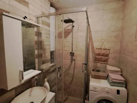 Izdavanje, dvosoban stan, 65m², Centar, Podgorica - image 7