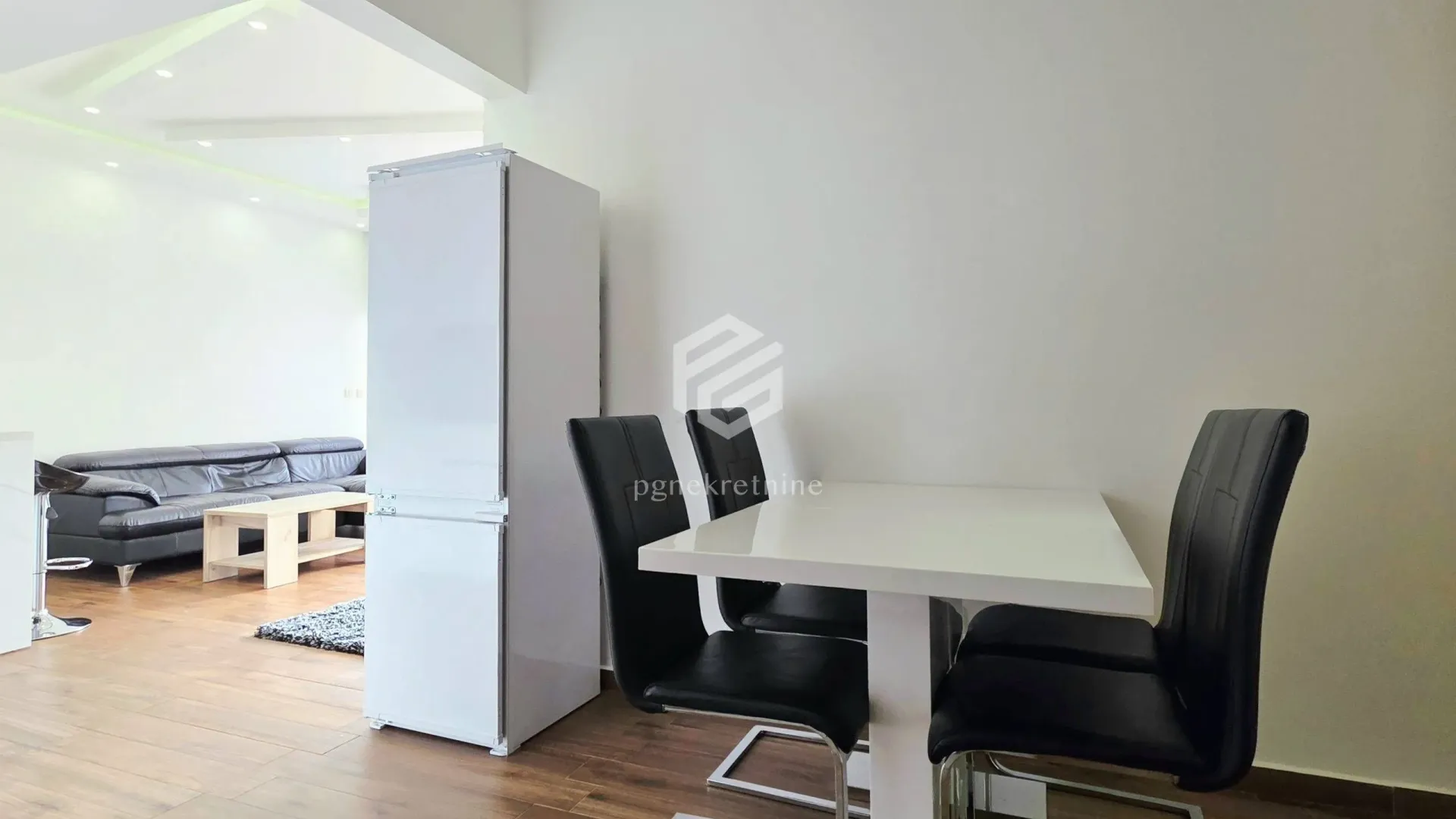 Rent, two bedroom apartment, 69m², Centar, Bar