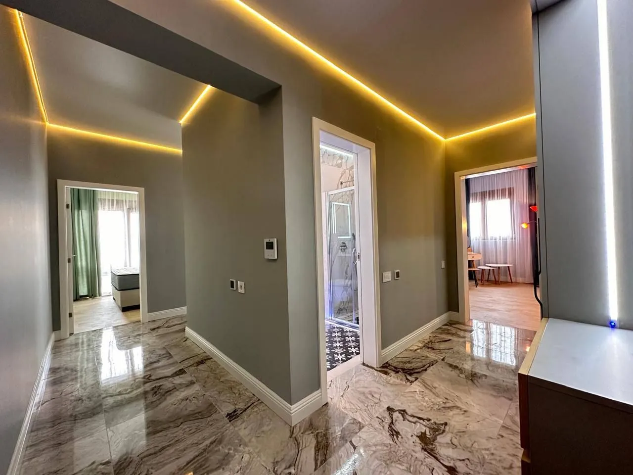 Izdavanje, dvosoban stan, 68m², Centar, Tivat