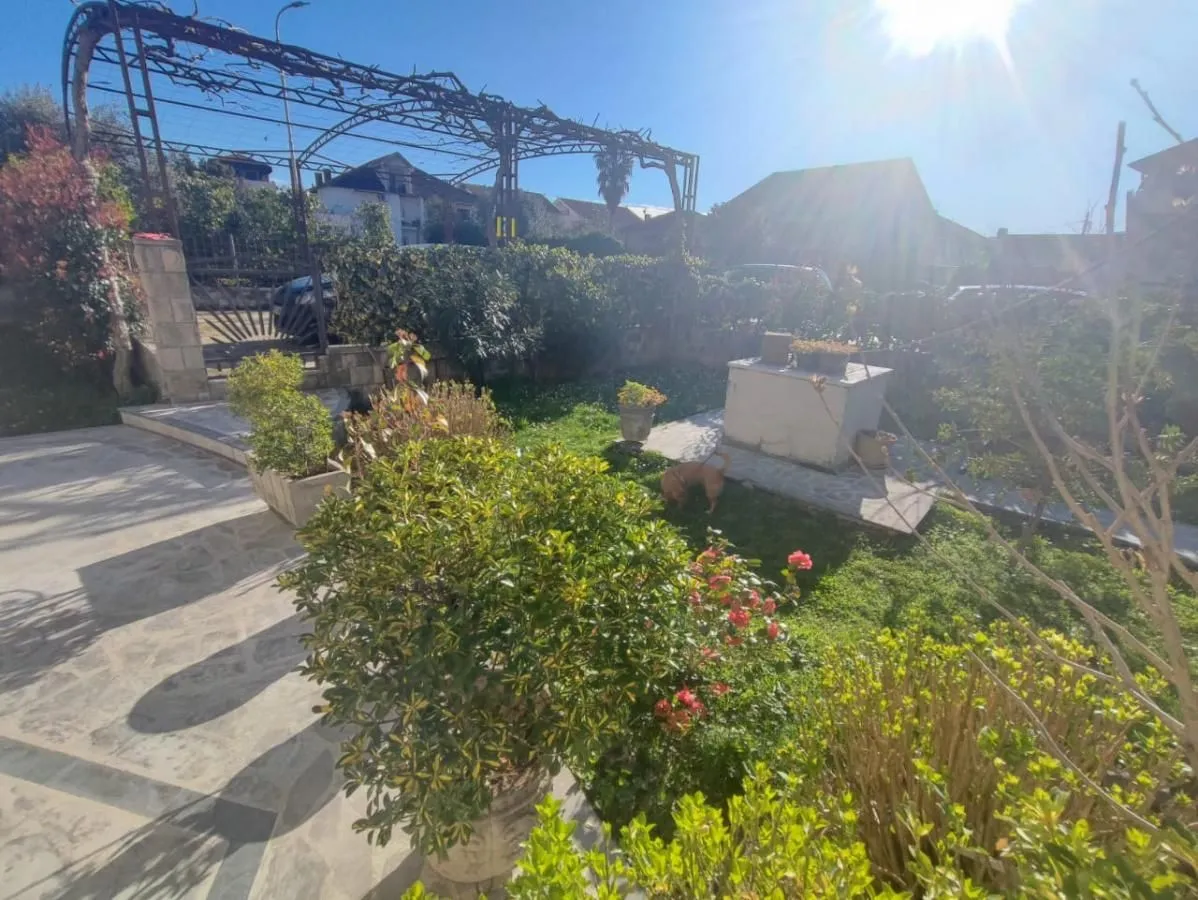 Rent, one bedroom apartment, 40m², Kalimanj, Tivat