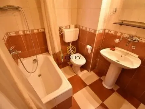 Prodaja, jednosoban stan, 58m², Blok 6, Podgorica - image 9