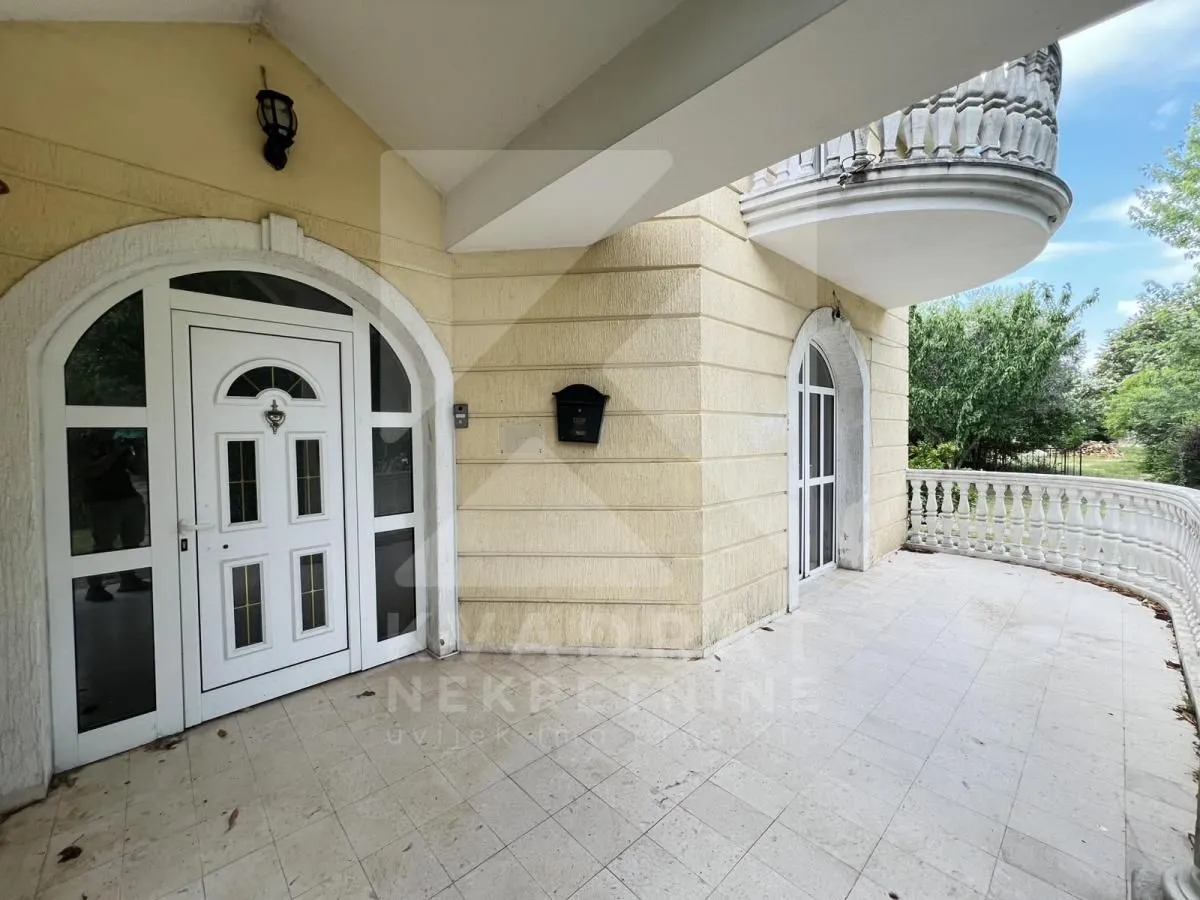 Rent, house, 220m², Dahna, Podgorica
