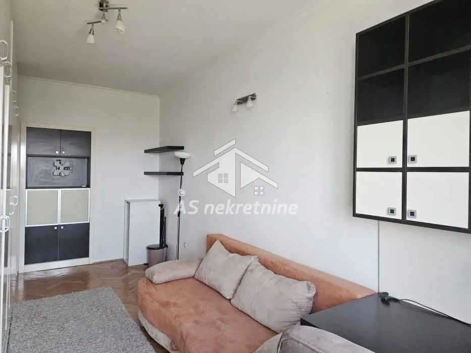 Izdavanje, četvorosoban stan, 86m², Savski Venac, Beograd