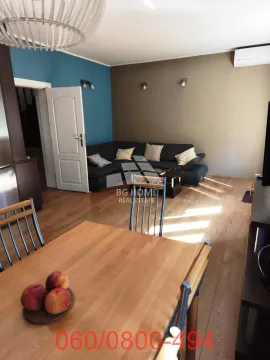 Dnevna soba sa garniturom i trpezarijskim stolom. - image 3