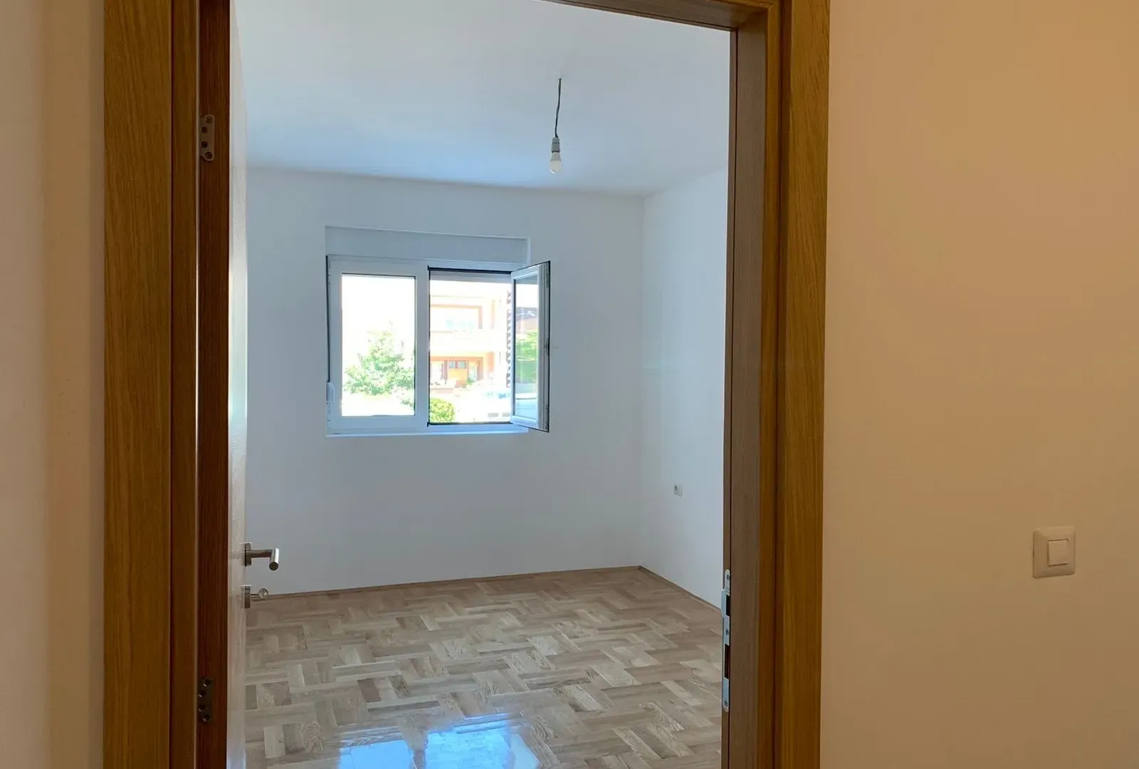 Izdavanje, jednosoban stan, 56m², Stari Aerodrom, Podgorica