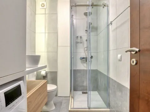 Rent, two bedroom apartment, 64m², Petrovac, Budva - image 9