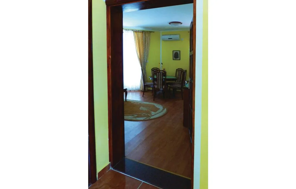 Izdavanje, jednosoban stan, 80m², Topla, Herceg Novi