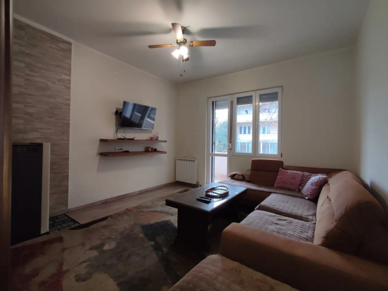 Izdavanje, dvosoban stan, 96m², Centar, Podgorica