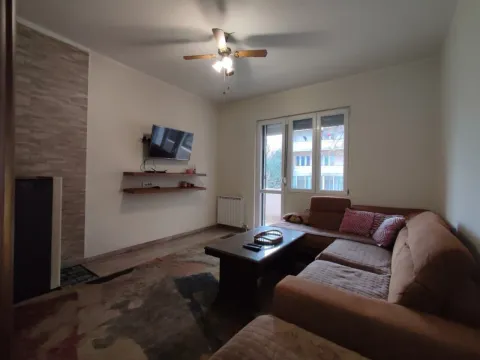 Izdavanje, dvosoban stan, 96m², Centar, Podgorica