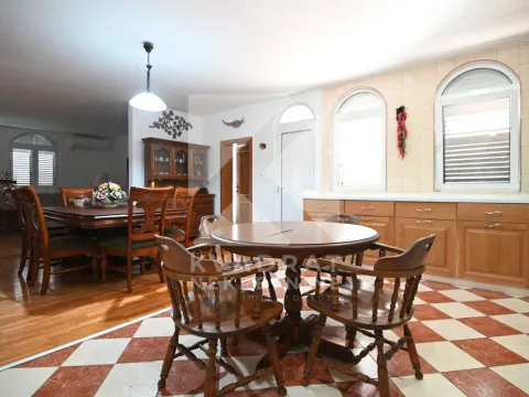 Rent, house, 400m², Zlatica, Podgorica - image 10