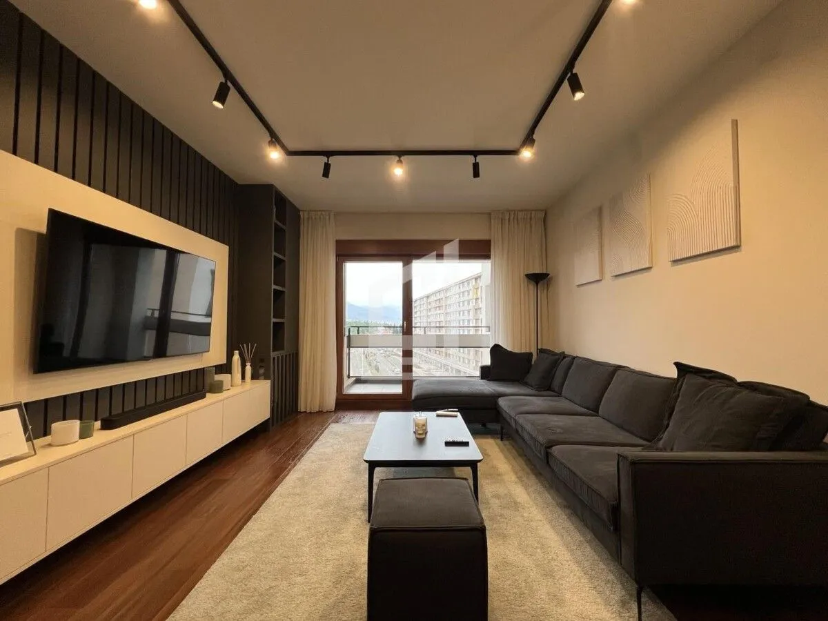 Izdavanje, trosoban stan, 96m², Master Kvart, Podgorica