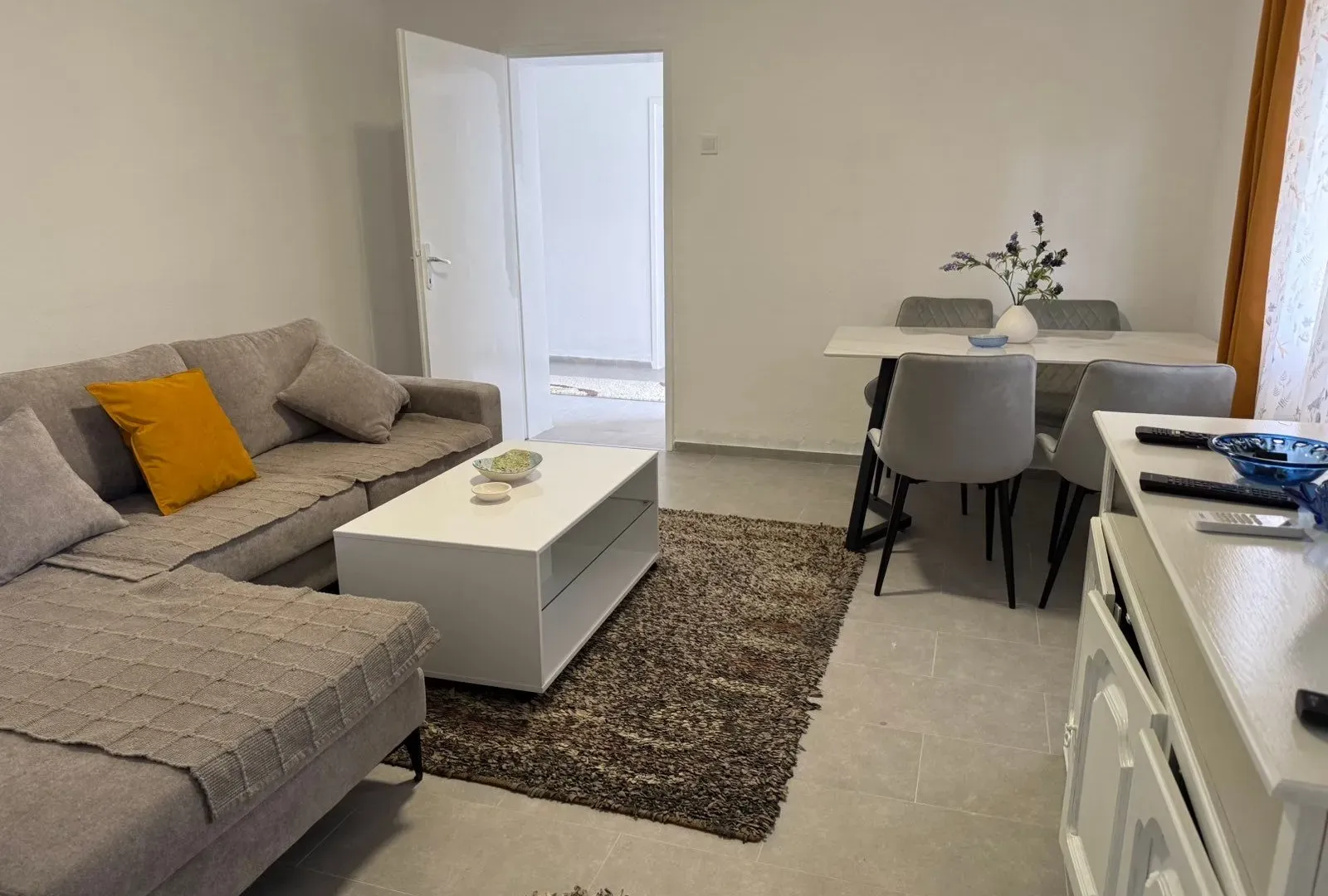 Izdavanje, dvosoban stan, 80m², Bjeliši, Bar