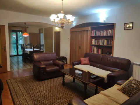 Izdavanje, kuća, 200m², Zagorič, Podgorica - image 4