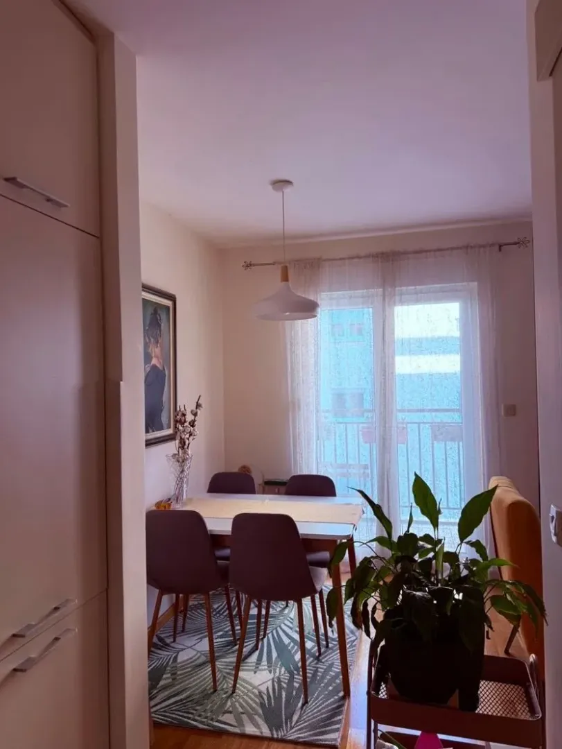 Dining area with a table, chairs, and access to the terrace.
