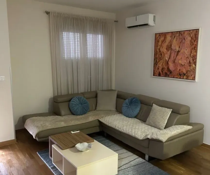 Izdavanje, dvosoban stan, 64m², City Kvart, Podgorica