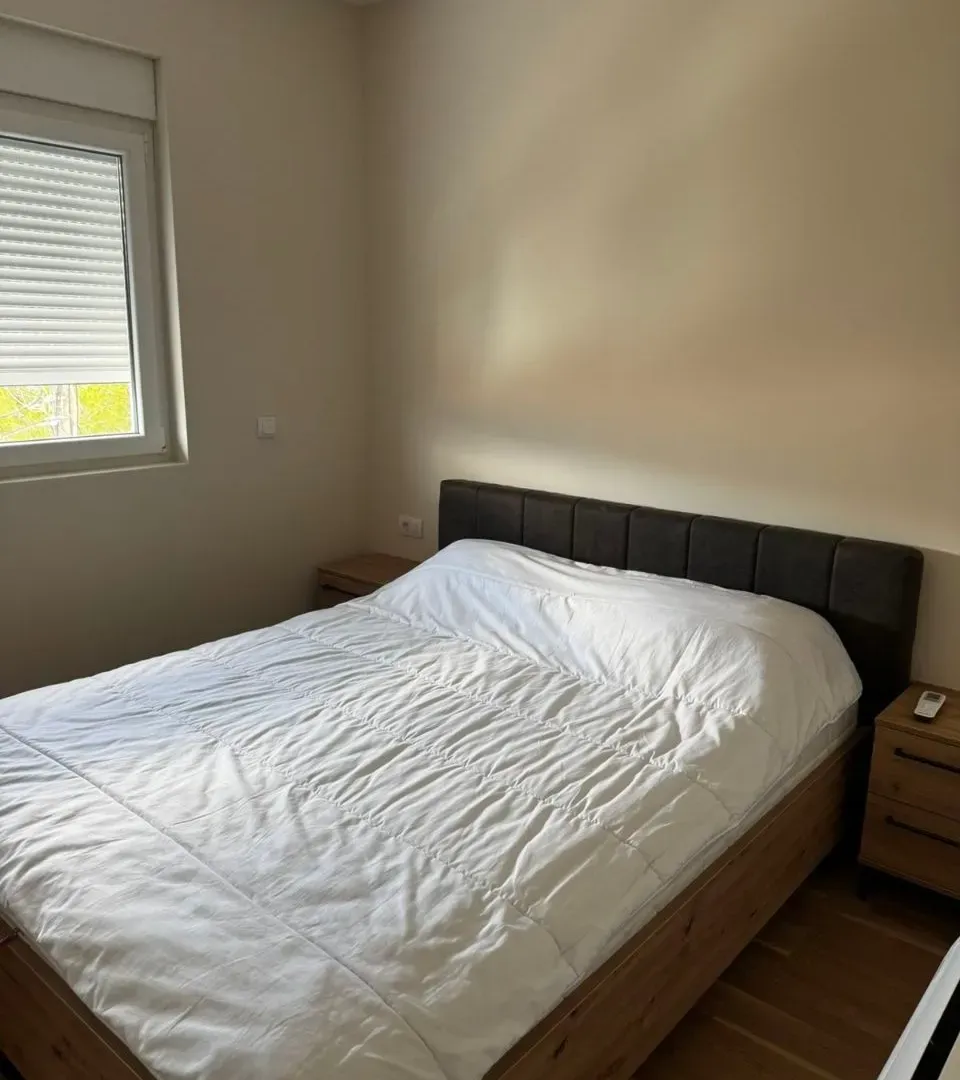 Izdavanje, jednosoban stan, 52m², Kalimanj, Tivat